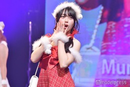 TikTokフォロワー400万人超え・Mumei（むめい）、美谷間ちらりサンタコス姿に観客悶絶＜学生ランウェイ＞ 画像