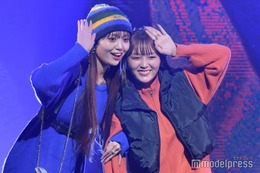 ねお＆野咲美優姉妹、素肌チラ見せ原色コーデで元気いっぱい＜学生ランウェイ＞ 画像
