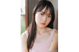 乃木坂46賀喜遥香、素肌にドキッ ヒロイン感あふれる姿で「ヤングマガジン」表紙 画像