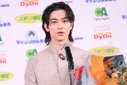 横浜流星、サプライズゲストを“逆祝福” 主演男優賞で苦労を語る＜第48回報知映画賞＞ 画像