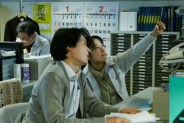 SixTONES松村北斗＆上白石萌音、関係性の変化を捉えた「夜明けのすべて」新場面写真解禁 画像