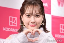 村重杏奈、タイトなニットで美バスト際立つ「ビジュがいい事忘れられがち」オフショット公開に絶賛の声 画像