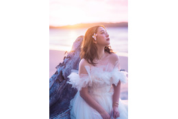 村重杏奈、フィジーでウエディングドレス披露 最近の恋愛観明かす 画像