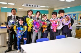Sexy Zone菊池風磨「心の支え」山田杏奈らと抜群チームワークで「ゼイチョー」クランクアップ 画像