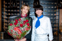高橋文哉＆志尊淳「フェルマーの料理」万感の思いでクランクアップ サプライズに熱い抱擁も 画像