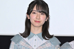 日向坂46金村美玖“超ミニ丈”サンタ姿で美脚大胆披露「可愛すぎる」「スタイル抜群」と話題 画像