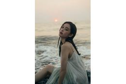 高石あかり、透明素肌＆儚げな表情にドキッ 1st写真集決定＜幻灯＞ 画像