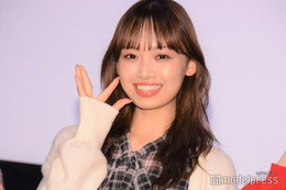 日向坂46濱岸ひより、美脚際立つディズニーコーデに反響「スタイル良い」「お洒落」 画像