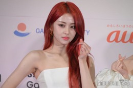 LE SSERAFIM・YUNJIN「赤いストッキングは青春の証」攻めファッションが話題「似合うの凄い」 画像