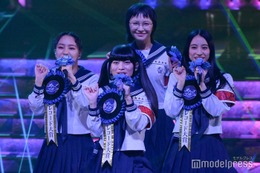 新しい学校のリーダーズ、結成8年で優秀作品賞受賞「オトナブルー」ロゼット身に付け披露＜第65回輝く！日本レコード大賞＞ 画像