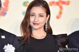 黒木メイサ、離婚後初SNS更新 “辰年のオンナ”明るく想いつづる「2023年の色々をポストして」 画像