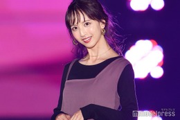 乃木坂46佐藤楓、ミニ丈衣装から美脚際立つ 「紅白」オフショットに反響「可愛い」「スタイル抜群」 画像