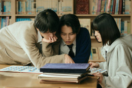 ＜マイストロベリーフィルム 第1話＞凌（深田竜生）・光（矢花黎）・千花（吉田美月喜）の秘めた思いが錯綜 青春群像劇開幕 画像