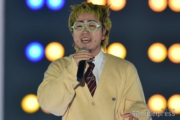 菅田将暉の弟、直筆で結婚報告 妻との密着2ショットも公開 画像