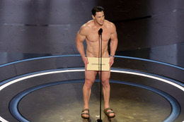 米アカデミー賞で全裸登場 “衣装の大切さ”語るジョン・シナの行動に「アキラ100％かと思った」「肉体美すごい」と驚愕の声 画像