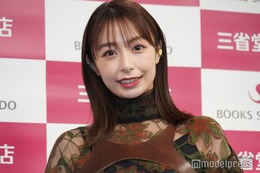 宇垣美里、胸元輝く華やかドレス姿披露「美しい」「セクシー」と反響 画像