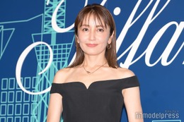 矢田亜希子、スリットから美脚チラリ「セクシー」「脚綺麗」の声 画像