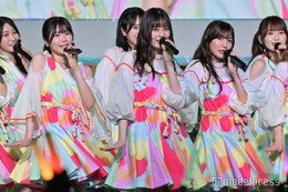 日向坂46、新曲の演出が「粋すぎる」「感動した」と話題 デビュー5周年記念日に「君はハニーデュー」MV公開 画像