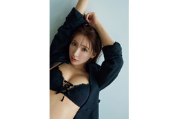 三上悠亜“セクシー女優引退後初グラビア”で等身大の姿披露「自然な姿を見てほしいです」 画像