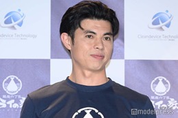 小島よしお、TBS「スポ男」収録中に骨折 包帯巻いた写真で報告