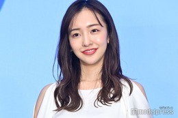 板野友美、娘とお揃いコーデで“鼻キス”ショット公開「可愛すぎる」「横顔そっくり」と反響