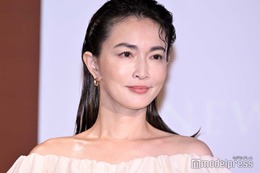 長谷川京子、ミニ丈ボトムスからスラリ美脚披露「スタイル抜群」「コーディネート真似したい」