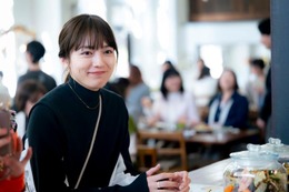 「9ボーダー」新井順子P、川口春奈の衣装を「着飾る恋」と対照的にした理由 サスペンス要素にも言及【インタビュー】