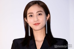 堀田茜、ヌードカラードレスで美ウエストチラリ「スタイル抜群」「綺麗」の声