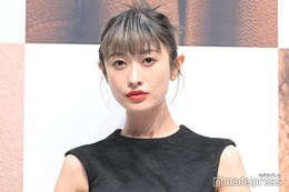 山田優、ミニ丈で美脚＆ウエスト大胆見せ 秋葉原散策ショットに反響「オーラすごい」