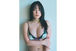 「ミスマガジン2022」麻倉瑞季、ふんわりバスト際立つランジェリー姿披露 画像