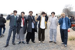 JO1＆FANTASTICS、チームワーク発揮の撮影裏側 映画「逃走中 THE MOVIE」新規場面＆メイキングカット解禁＜現場レポート＞