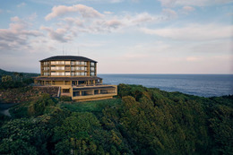 屋久島の絶景を望む特等席！温泉と自然に癒されるホテル「サマナ ホテル ヤクシマ」