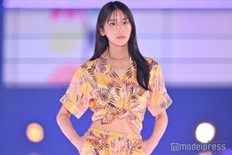 貴島明日香、セットアップで美ウエスト大胆披露【GirlsAward 2024 S／S】