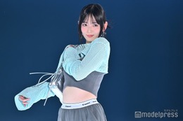 鈴木愛理、素肌見せコーデでヘルシーな色気【GirlsAward 2024 S／S】