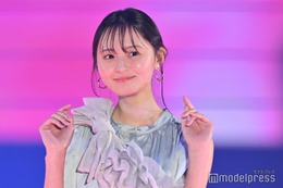 乃木坂46遠藤さくら、ノースリーブワンピ姿で圧倒的透明感 夏先取りコーデで魅了【GirlsAward 2024 S／S】