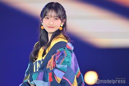 僕が見たかった青空・早崎すずき、初ランウェイ 美脚披露で堂々ウォーキング【GirlsAward 2024 S／S】