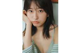 「ミス週刊少年マガジン」斉藤里奈、磨き上げたスレンダーボディ披露 「週刊FLASH」初表紙飾る 画像