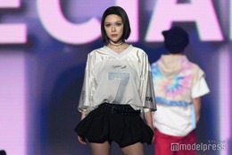 村重杏奈、色白美脚際立つ スポーツMIXスタイルが可愛い【KCON JAPAN 2024×TGC】