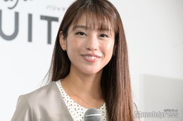 岡副麻希、夫と見つめ合うマタニティフォト公開 5日に第1子出産発表