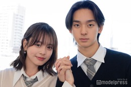 「今日好き」“まうバオ”小國舞羽、バオの密着寝顔ショット公開 記念日投稿に反響「ラブラブ」「イケメン」 画像