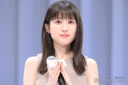 福本莉子、スリットから美脚輝く「スタイル良い」「可愛い」と反響