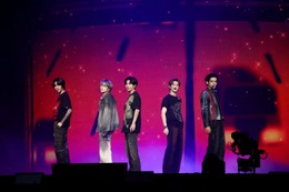 TOMORROW X TOGETHER、2年連続トリで圧倒 “全方位巻き込む”プロステージ【Weverse Con Festival】 画像