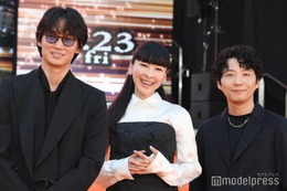 「MIU404」綾野剛＆星野源、麻生久美子をWエスコート “伊吹＆志摩”がバディぶり発揮 画像