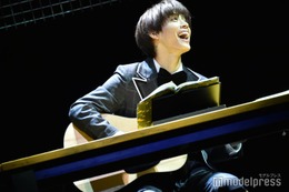timelesz松島聡、初挑戦のギターにハマる「勝利とデュエットとかもやってみたい」【ハロルドとモード】 画像