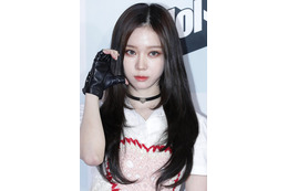 aespaウィンター、肩にタトゥー？「超似合ってる」「真似したい」とファン絶賛 画像