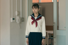 【私の町の千葉くんは。 第1話】マチ（井桁弘恵）、初恋相手・悠一（犬飼貴丈）と劇的再会 画像