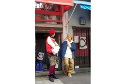 堂本剛＆綾野剛、互いに熱いハグ「まる」クランクアップ写真・映像解禁 画像