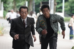 【相棒 season23 第1話】右京（水谷豊）＆薫（寺脇康文）、青年・高田（加藤清史郎）と再会 画像