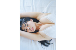 豊島心桜、ふんわり美バスト際立つランジェリー姿 画像
