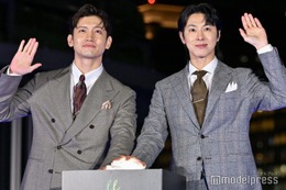 東方神起、初の点灯式に興奮 デビュー20周年控え思い語る「これから2人が照らしていきたい」 画像
